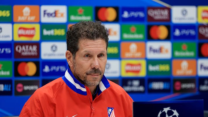 LONDRA, INGHILTERRA - 17 MARZO: Diego Simeone, allenatore dell'Atletico Madrid, parla ai media durante una conferenza stampa in vista della partita di ritorno degli ottavi di finale di UEFA Champions League 2025/26 tra Tottenham Hotspur e Atletico Madrid al Tottenham Hotspur Stadium il 17 marzo 2026 a Londra, Inghilterra. (Foto di Andrew Redington/Getty Images) Cholismo Atletico Madrid