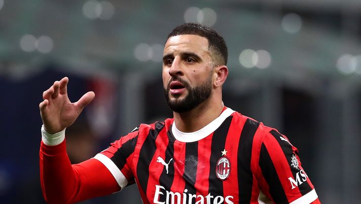 MILAN, ITALY - FEBRUARY 18: Kyle Walker of AC Milan react during the UEFA Champions League 2024/25 League Knockout Play-off second leg match between AC Milan and Feyenoord at San Siro Stadium on February 18, 2025 in Milan, Italy. (Photo by Marco Luzzani/Getty Images)  Walker paparazzato con due donne a Milano. Poi serata da oltre 6mila euro in discoteca - immagine 1