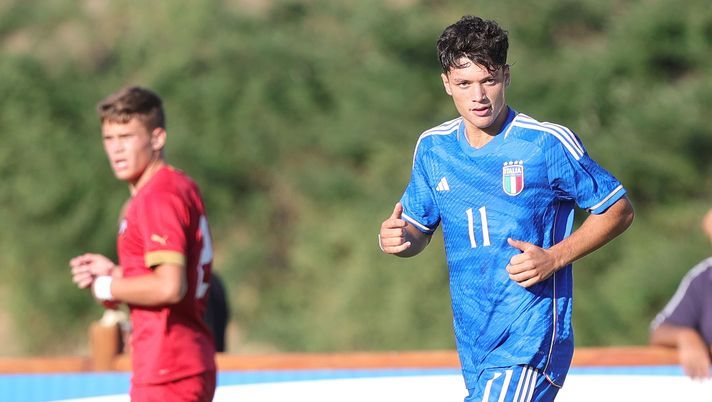 TIRRENIA, ITALY - SEPTEMBER 7: Emanuele Rao of Italy U18 looks on during the International Friendly match between Italy U18 and Serbia U18 on September 7, 2023 in Tirrenia, Italy. (Photo by Gabriele Maltinti/Getty Images) Rao, l’ex tecnico: “Vi svelo le sue qualità! Somiglia a un giocatore del Napoli” - immagine 1