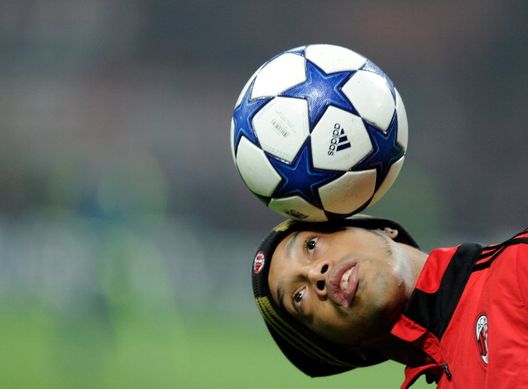 MILAN, ITALY - DECEMBER 08 (Photo by Claudio Villa/Getty Images) Ronaldinho