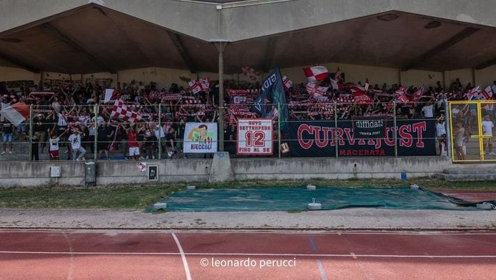 In 4mila per un derby di Eccellenza: colpo Maceratese con gol di Gomis, su di lui insulti razzisti… In 4mila per un derby di Eccellenza: colpo Maceratese con gol di Gomis, su di lui insulti razzisti… - immagine 1