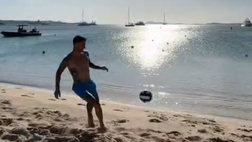 Politano carico, duro allenamento sulla spiaggia in vista della prossima stagione