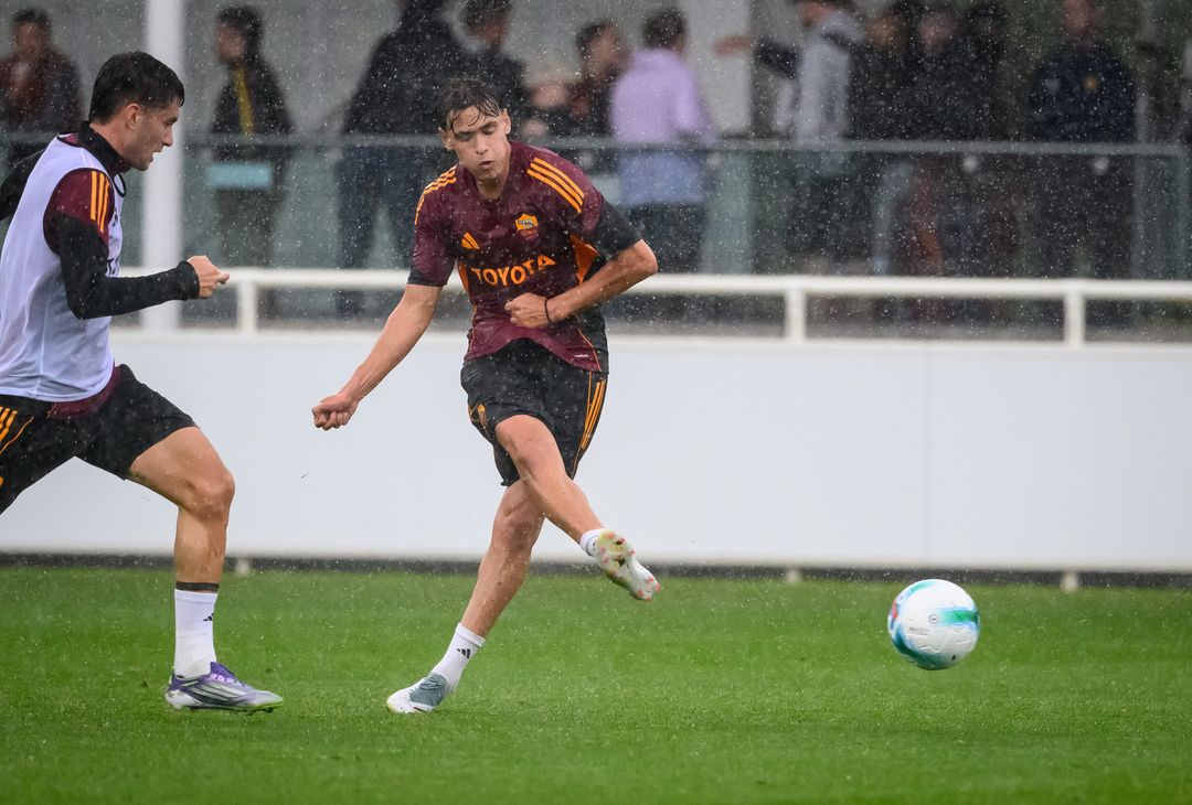 Roma, la seduta pomeridiana aperta ai tifosi al St. George’s Park – FOTO GALLERY - immagine 52