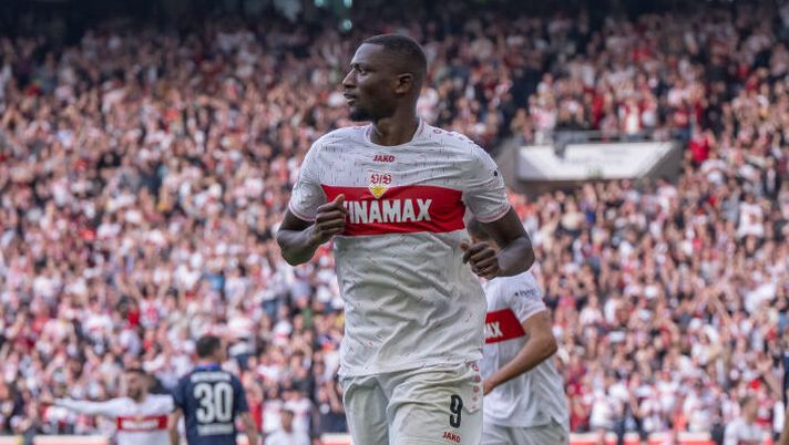 STUTTGART, GERMANY - MARCH 31: Serhou Guirassy of VfB Stuttgart celebrates after scoring his team’s first goal during the Bundesliga match between VfB Stuttgart and 1. FC Heidenheim 1846 at MHPArena on March 31, 2024 in Stuttgart, Germany. (Photo by Christian Kaspar-Bartke/Getty Images) (Photo by Christian Kaspar-Bartke/Getty Images) INFO SOS – Niente Milan per Guirassy: è fatta per il suo trasferimento al B. Dortmund - immagine 1