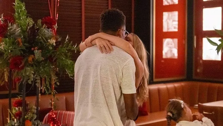 FOTO David Neres, proposta di matrimonio alla compagna Kira: “Ha detto sì!” - immagine 1