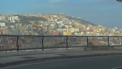 Lady Lobotka si gode la bellezza di Napoli: incantata dal bellissimo paesaggio
