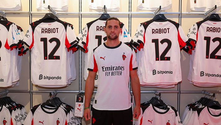 rabiot-allegri-milan-napoli-flagship-store-via-dante-dichiarazioni-intervista-sport-mediaset-scudetto-conte-serie-a