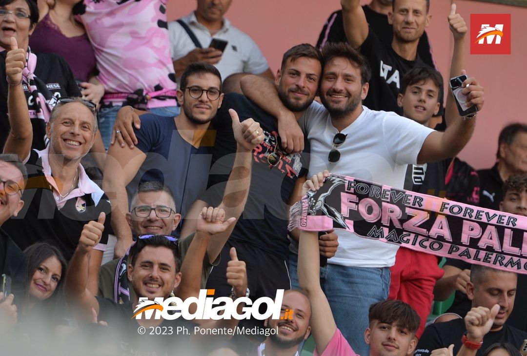 FOTOTIFO Palermo-Feralpisalò 3-0, gli scatti ai tifosi al “Renzo Barbera” (GALLERY) - immagine 17