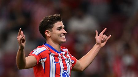 Julian Alvarez esulta dopo un gol con l'Atletico Madrid. (Photo by Denis Doyle/Getty Images) Esultanza Julian Alvarez