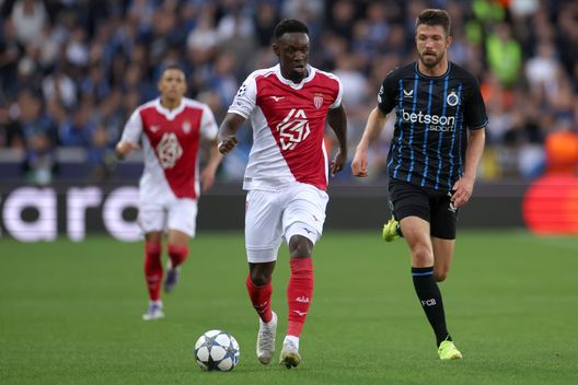 BRUGES, BELGIO - 18 SETTEMBRE: Folarin Balogun dell'AS Monaco combatte per la palla con Brandon Mechele del Club Brugge durante la partita MD1 della UEFA Champions League 2025/26 League Phase tra il Club Brugge KV e l'AS Monaco al Jan Breydelstadion il 18 settembre 2025 a Bruges, Belgio. (Foto di Dean Mouhtaropoulos/Getty Images) PSG-Monaco, derby francese che vale gli ottavi di Champions: il pronostico- immagine 2