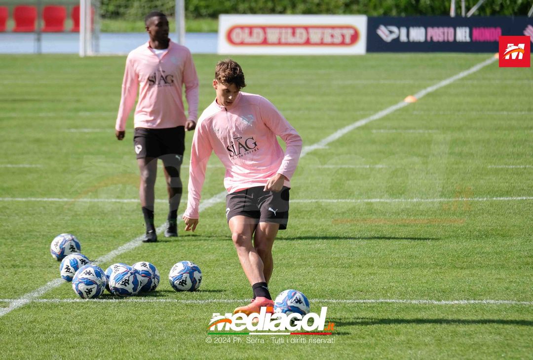 FOTO Ritiro Palermo, seduta mattutina al centro Aquagranda (GALLERY) - immagine 8