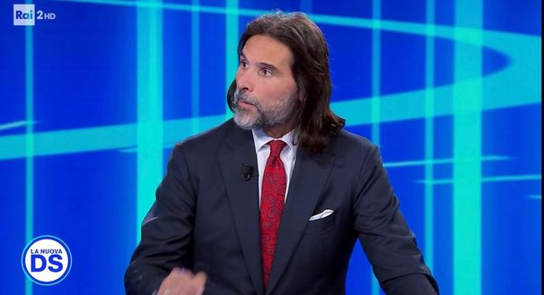 Adani: “Rigore per il Milan? Mediocrità di arbitro e Var. Questi sono rigori venduti per…” Adani: “Rigore per il Milan? Mediocrità di arbitro e Var. Questi sono rigori venduti per…” - immagine 1