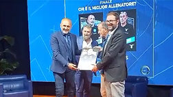 VIDEO Spalletti ritira la Figurina d’Oro Panini come miglior allenatore della Serie A