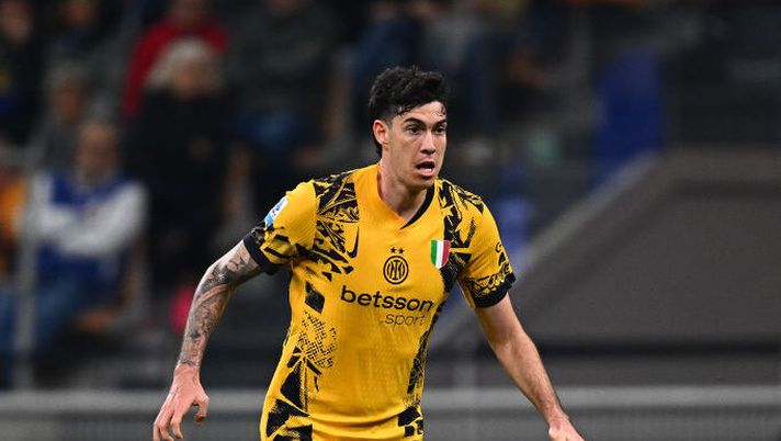 MILAN, ITALY - NOVEMBER 03: Alessandro Bastoni of FC Internazionale in action during the Serie A match between FC Internazionale and Venezia at Stadio Giuseppe Meazza on November 03, 2024 in Milan, Italy. (Photo by Mattia Ozbot - Inter/Inter via Getty Images) Tutti gli assist di giornata LIVE: ci sono cinque +1 nell’Inter contro la Lazio, bonus per Bastoni - immagine 1