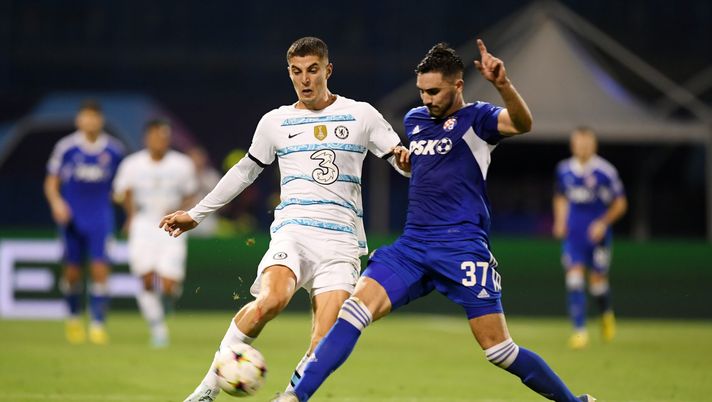 ZAGREB, CROATIA - SEPTEMBER 06: Kai Havertz of Chelsea is challenged by Josip Sutalo of Dinamo Zagreb during the UEFA Champions League group E match between Dinamo Zagreb and Chelsea FC at Stadion Maksimir on September 06, 2022 in Zagreb, Croatia. (Photo by Jurij Kodrun/Getty Images) VN – Contatti quotidiani con Sutalo, vuole l’Italia. E Brekalo fa… il DS - immagine 1