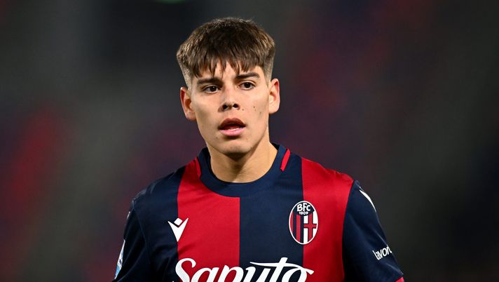 BOLOGNA, ITALY - DECEMBER 30: Benjamin Dominguez of Bologna looks on during the Serie A match between Bologna and Verona at Stadio Renato Dall'Ara on December 30, 2024 in Bologna, Italy. (Photo by Alessandro Sabattini/Getty Images) Roma-Dominguez, interviene l’ad Fenucci: “Vedremo se arriverà una proposta” - immagine 1