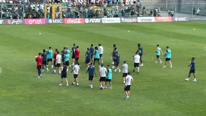 Castel di Sangro Day 14, partitella e saluto ai tifosi: out Kvaratskhelia e Osimhen - immagine 1