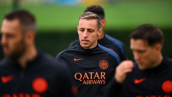 COMO, ITALY - OCTOBER 20: Davide Frattesi of FC Internazionale looks on during the FC Internazionale training session at BPER Training Centre at Appiano Gentile on October 20, 2025 in Como, Italy. (Photo by Mattia Pistoia - Inter/Inter via Getty Images) Voci di scambio tra K. Thuram e Frattesi, occhio alla situazione. E Palestra risponde su Inter e Juve - immagine 1