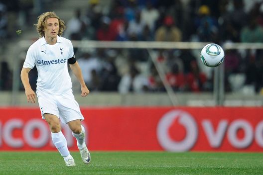 Nelspruit, Sudafrica - 19 luglio 2011: Luka Modrić durante un'amichevole col Tottenham. (Foto di Lefty Shivmabu /Gallo Images/Getty Images) Luka Modric al Milan, ora è ufficiale: la leggenda croata sbarca in Serie A- immagine 3