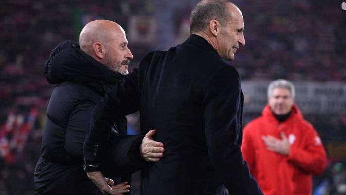 BOLOGNA, ITALY - FEBRUARY 03: Vincenzo Italiano head coach of Bologna FC embraces Massimiliano Allegri head coach of AC Milan during the Serie A match between Bologna FC 1909 and AC Milan at Renato Dall'Ara Stadium on February 03, 2026 in Bologna, Italy. (Photo by Alessandro Sabattini/Getty Images) Gazzetta – Napoli, non solo Max. Italiano resiste tra i candidati - immagine 1
