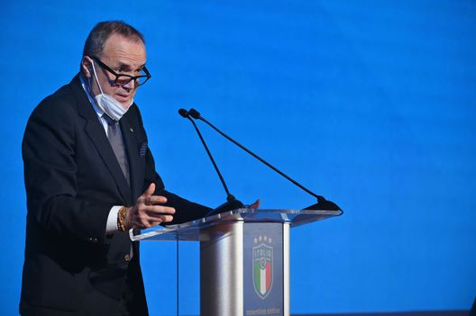 Mauro Balata President of Lega Serie B (Getty Images)  Serie B, la 14esima giornata si gioca col pallone rosso contro la violenza sulle donne- immagine 2