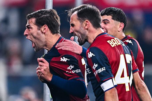 Alessandro Vogliacco esulta dopo il gol dell'1-1 in Genoa vs Como (Photo by Simone Arveda/Getty Images) Vogliacco