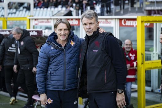TURIN, ITALY - DECEMBER 13: Davide Nicola Head Coach of US Cremonese and Marco Baroni Head Coach of Torino during the Serie A match between Torino FC and US Cremonese at Stadio Olimpico di Torino on December 13, 2025 in Turin, Italy. (Photo by Diego Puletto/Getty Images) Torino-Cremonese 1-0, Nicola: “Contro il Toro non è facile. Sul rigore di Simeone…”- immagine 2