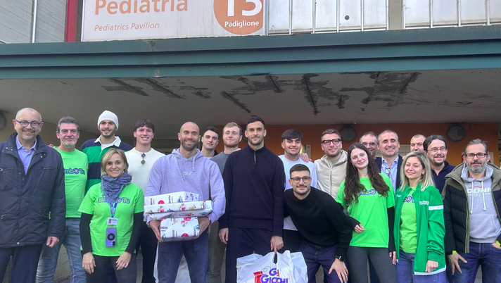 Il Bologna in visita ai piccoli pazienti del Sant’Orsola Il Bologna in visita ai piccoli pazienti del Sant’Orsola - immagine 1