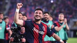 Duetto Orsolini-Cremonini: l’attaccante del Bologna canta “Poetica” sul palco