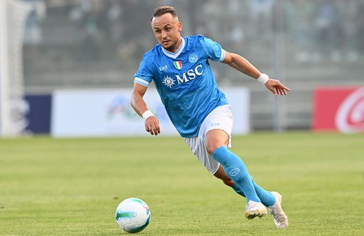 Stanislav Lobotka si gode gli ultimi giorni di vacanza concessi da mister Conte, ed è stato avvistato a Positano in compagnia della fidanzata