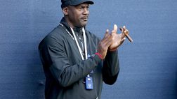 Fan in delirio, Micheal Jordan col suo jet privato a Catania: il motivo