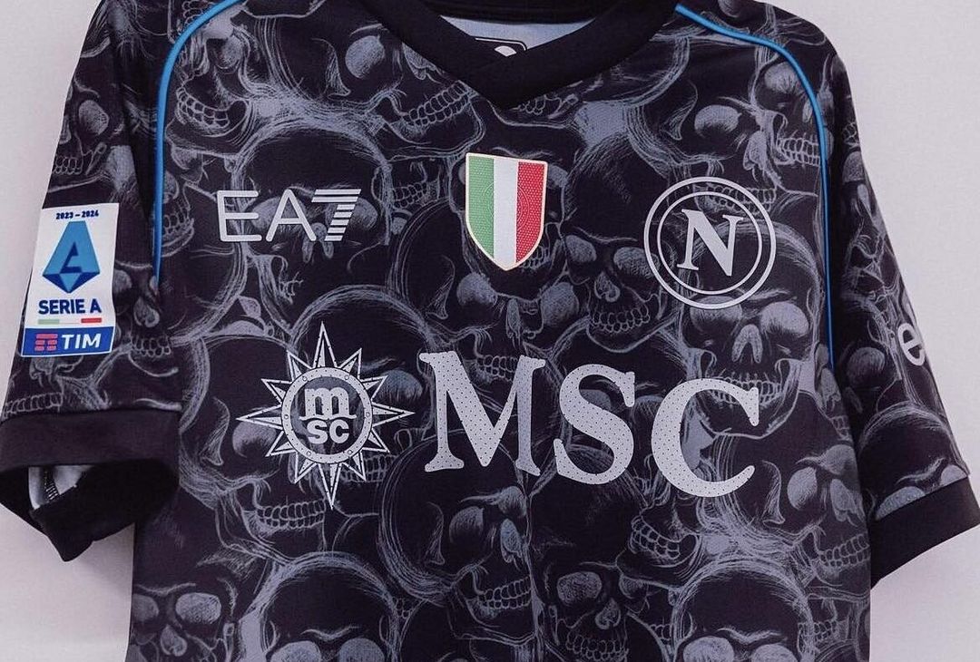 GALLERY Napoli-Fiorentina, fa il suo esordio la maglia di Halloween: la novità - immagine 2