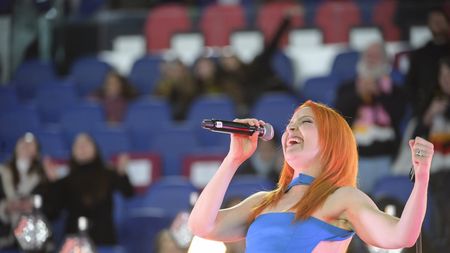 ROME, ITALY - MARCH 21: The italian singer Noemi performs during the UEFA Women's Champions League quarter-final 1st leg match between AS Roma and FC Barcelona at Stadio Olimpico on March 21, 2023 in Rome, Italy. (Photo by Fabio Rossi/AS Roma via Getty Images)
