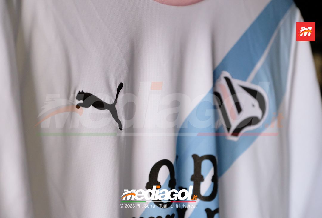FOTO Palermo, inizia la vendita della seconda e terza maglia Puma 2023/2024 (Gallery) - immagine 9