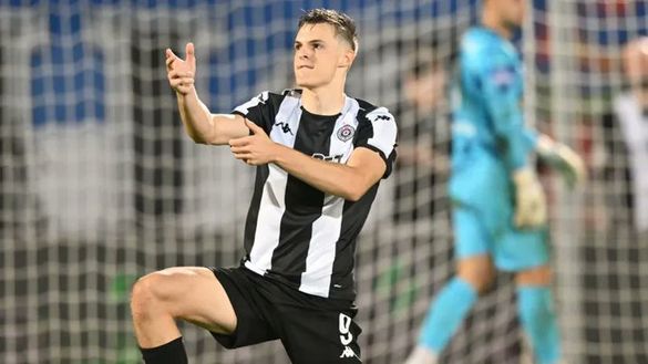Andrej Kostić, calciatore che dall'estate di quest'anno indosserà la maglia del Milan. kostic-vlahovic-mercato-attaccanti-darko-ristic-partizan
