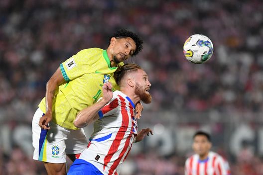 Asunción, Paraguay - 10 settembre 2024: Duello aereo tra Marquinhos del Brasile ed Isidro Pitta del Paraguay. (Foto di Christian Alvarenga/Getty Images) Brasile-Paraguay, statistiche e precedenti tra le due Nazionali- immagine 3