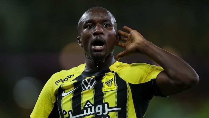 JEDDAH, SAUDI ARABIA - FEBRUARY 20: Moussa Diaby of Al Ittihad reacts after his teammates Hasan Kadesh scoring the 1st goal during the Saudi Pro League match between Al Ittihad and Al Hilal at King Abduallah Sport City Stadium on February 20, 2025 in Jeddah, Saudi Arabia. (Photo by Yasser Bakhsh/Getty Images) Romano: “Diaby, c’è già l’accordo con l’Inter. I dettagli e cosa manca per chiudere” - immagine 1