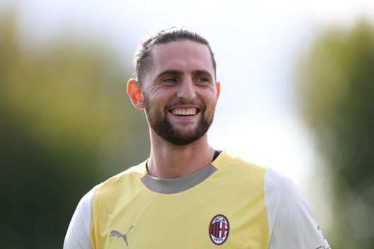 (Photo by AC Milan/AC Milan via Getty Images) milan-allenamento-squadra-rabiot-presentazione-serie-a-bologna