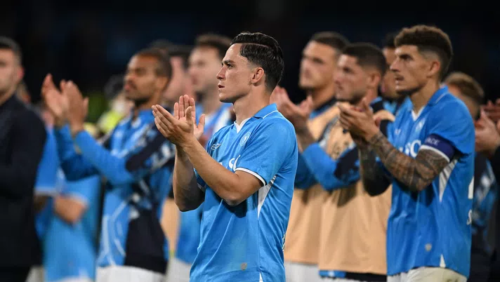 il napoli applaude i tifosi