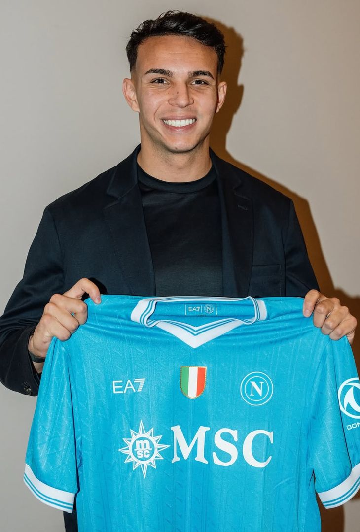 “Giovane ti dona l’azzurro”, il Napoli accoglie l’attaccante brasiliano – LA GALLERY - immagine 2