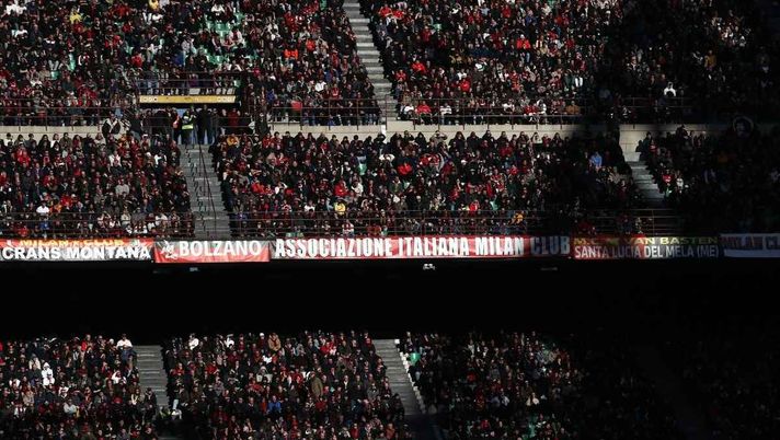 Spettatori del Milan sugli spalti di 'San Siro' | AC Milan News (Getty Images) Milan-Verona, già superata quota 73mila spettatori. L'iniziativa di 'Fondazione Milan'