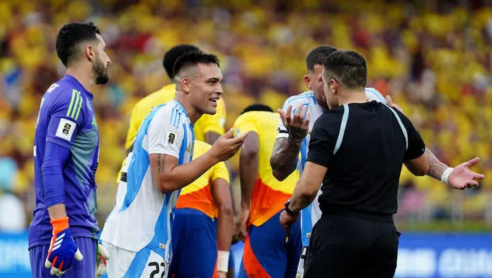 Argentina sconfitta, Scaloni: “Arbitro? A volte meglio non parlare per non essere puniti” - immagine 1