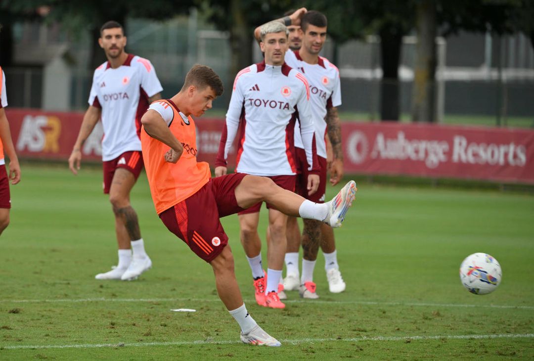 Trigoria, l’allenamento della Roma a due giorni dal Genoa: out Zalewski – FOTO GALLERY - immagine 19