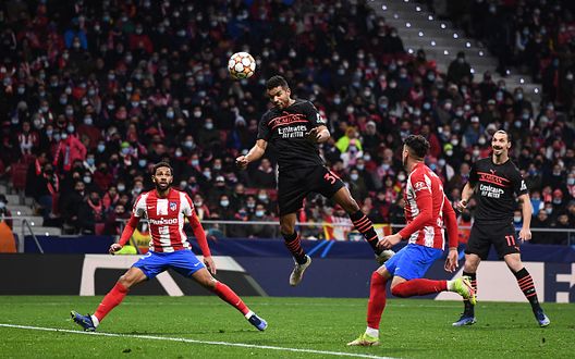 MADRID, SPAIN - NOVEMBER 24: Junior Walter Messias of AC Milan scores the first goal for his team during the UEFA Champions League group B match between Atletico Madrid and AC Milan at Wanda Metropolitano on November 24, 2021 in Madrid, Spain. (Photo by Claudio Villa/AC Milan via Getty Images) Stasera Champions: il borsino del Milan contro Atletico, Barça, Liverpool e PSG- immagine 2