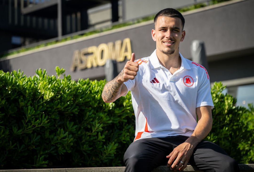 Trigoria, la firma e il primo allenamento di Enzo Le Fée con la Roma – FOTO GALLERY - immagine 2