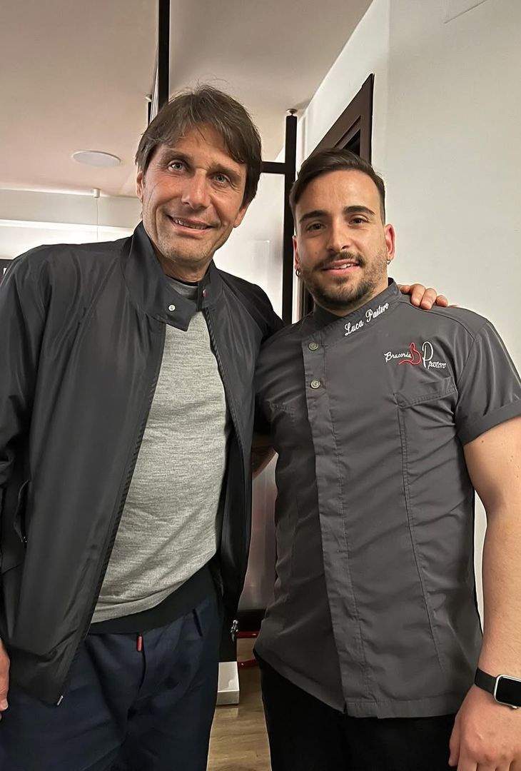 GALLERY Conte, Oriali e lo staff a cena insieme: ecco dove sono stati beccati- immagine 1