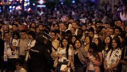 Tifosi Real Madrid, tutti in plaza de Cibeles: a guardare il derby catalano…!