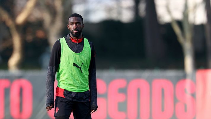 tomori-diffida-difesa-milan-abisso-arbitro-cagliari-milan