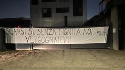 Tifosi Verona, monta la protesta. Appeso uno striscione: “Vergognatevi!”