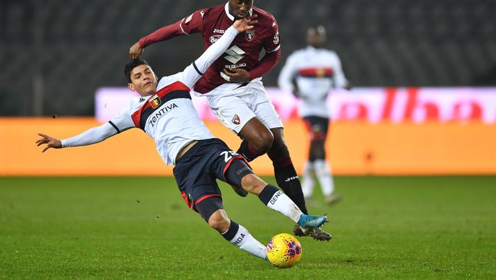 TURIN, ITALY - JANUARY 09: Nicolas Nkoulou (R) of Torino FC tackles Kevin Agudello of Genoa CFC during the Coppa Italia match between Torino FC and Genoa CFC at Stadio Olimpico Grande Torino on January 9, 2020 in Turin, Italy. (Photo by Valerio Pennicino/Getty Images) Coppa Italia, le pagelle di Torino-Genoa 6-4 d.c.r.: Meité sprovveduto, Sirigu c’è- immagine 2
